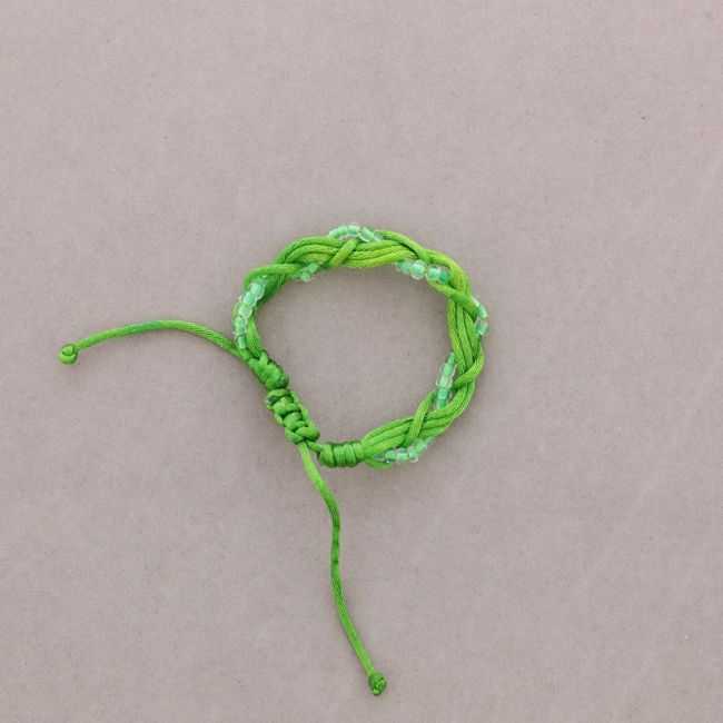BRAIDED MACRAME BRACELET