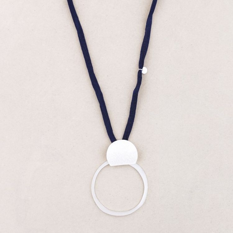 LONG NECKLACE WITH METAL RING PENDANT 2
