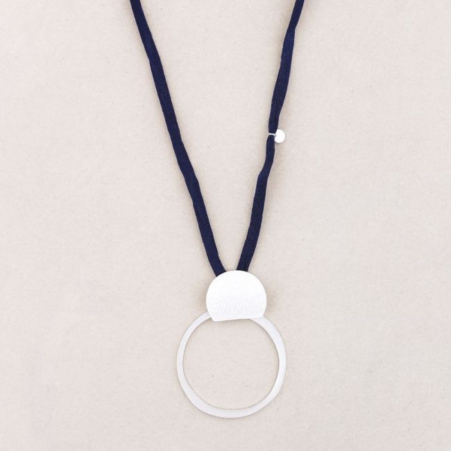 LONG NECKLACE WITH METAL RING PENDANT