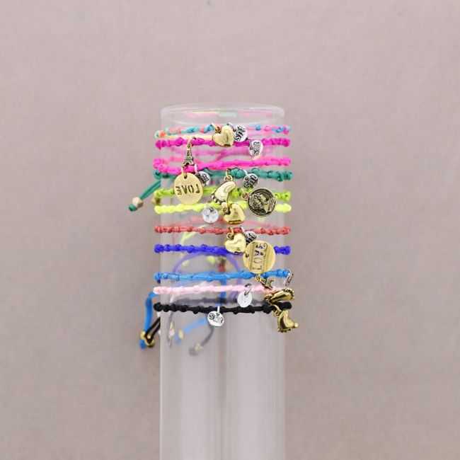 MACRAME BRACELET WITH HANGING KNOTS