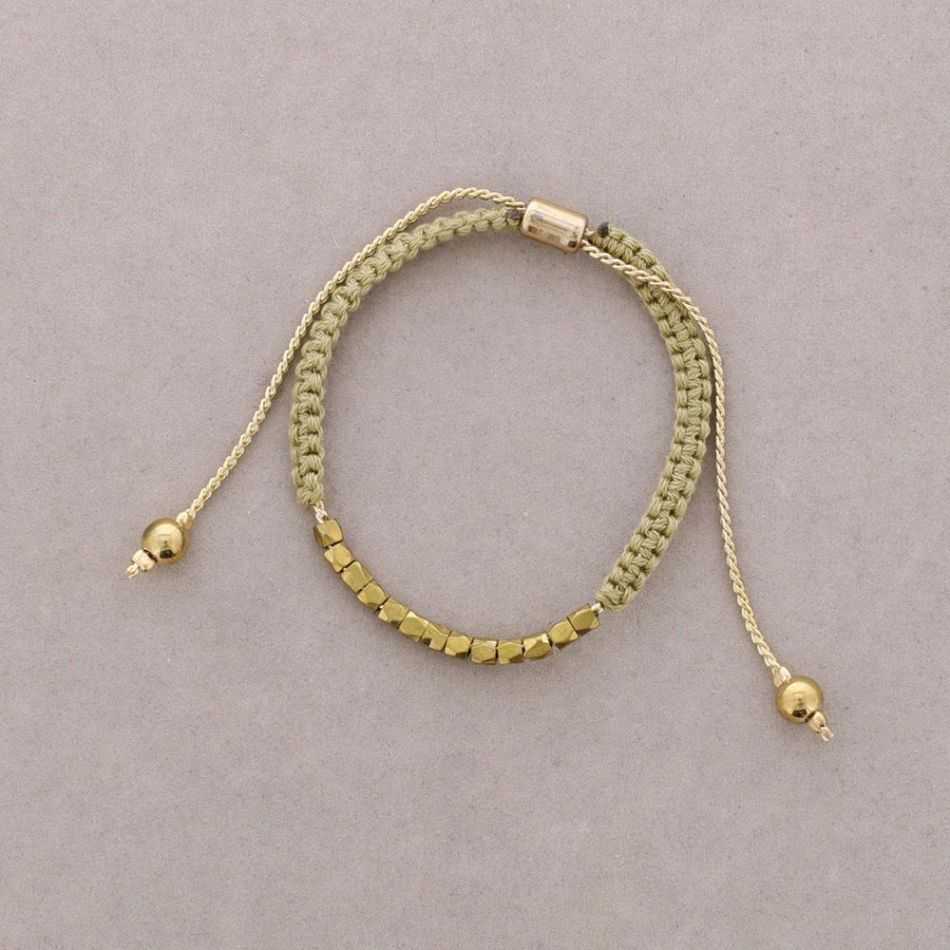 PULSERA MACRAMÉ CUENTAS METAL