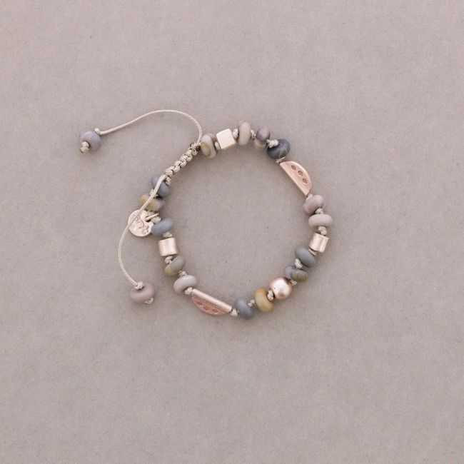 PULSERA MACRAMÉ CUENTAS METAL PIEDRAS
