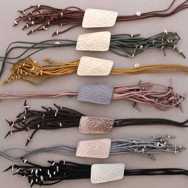 LONG NECKLACE WITH METAL PENDANT
