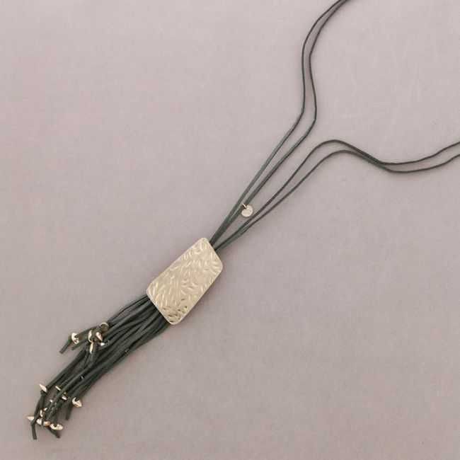 LONG NECKLACE WITH METAL PENDANT