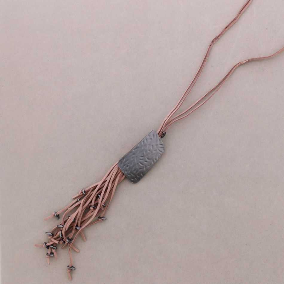 LONG NECKLACE WITH METAL PENDANT