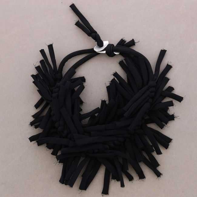 TUBE SHORT NECKLACE WITH KNOTS