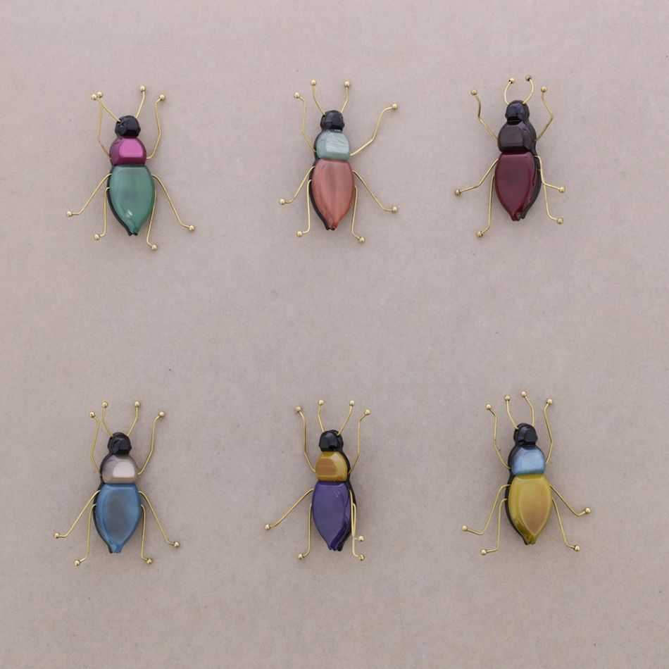 BROCHE INSECTO RESINA PATAS METAL