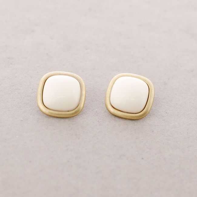 METAL AND RESIN PUSH-BACK EARRINGS