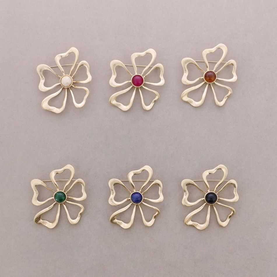 RESIN METAL FLOWER BROOCH