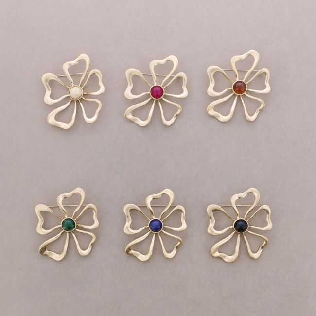 RESIN METAL FLOWER BROOCH