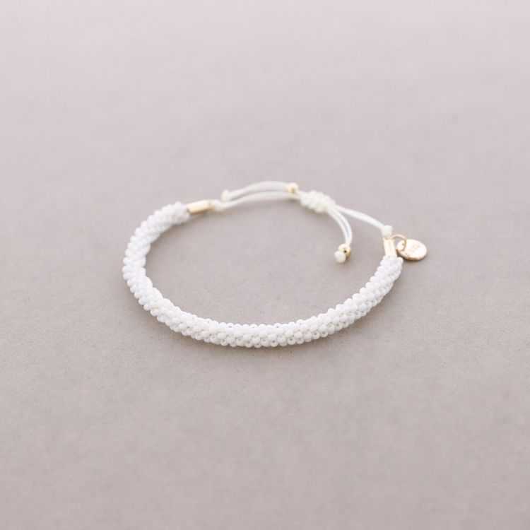 PULSERA MACRAMÉ ABALORIOS