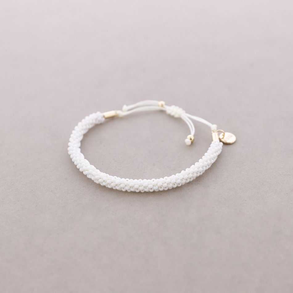PULSERA MACRAMÉ ABALORIOS