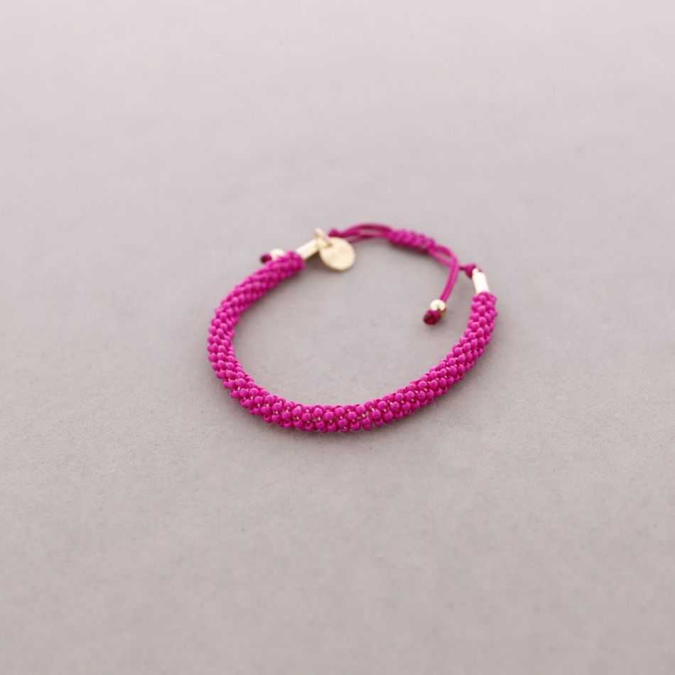 PULSERA MACRAMÉ ABALORIOS