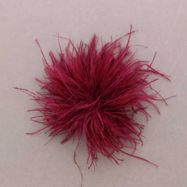 OSTRICH FEATHER BROOCH 8-10 CM
