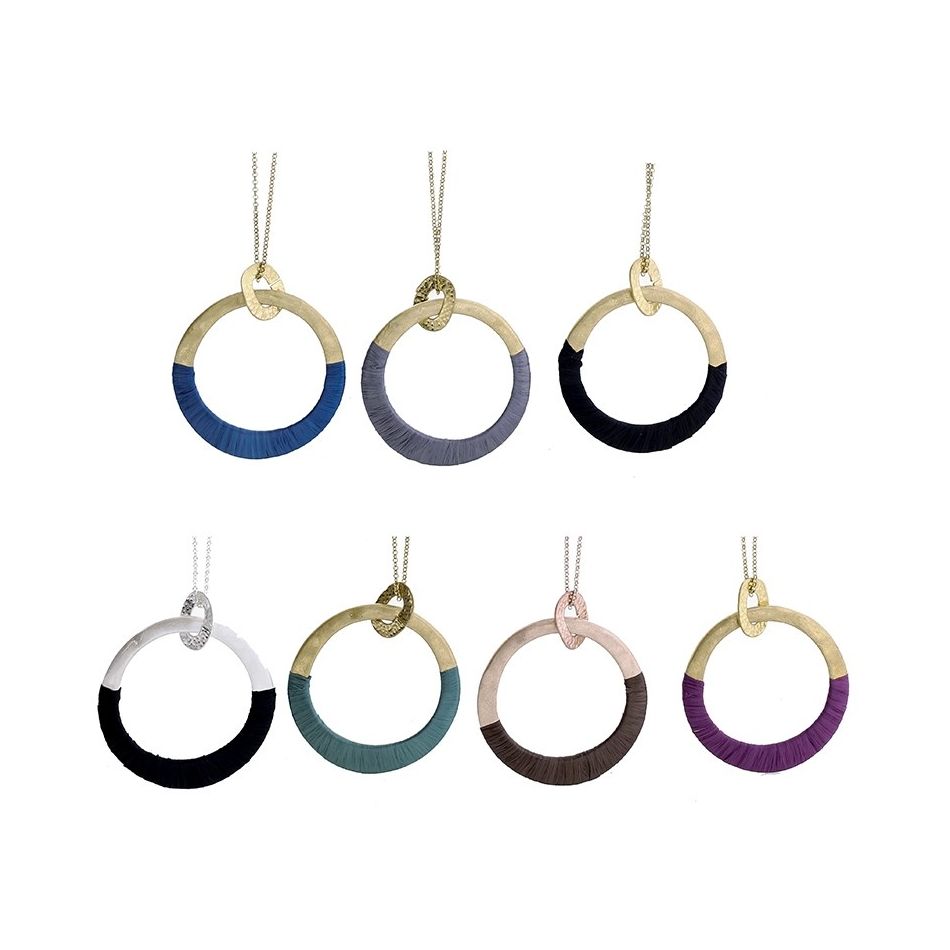 COLLAR LARGO COLGANTE ANILLA METAL RAFIA