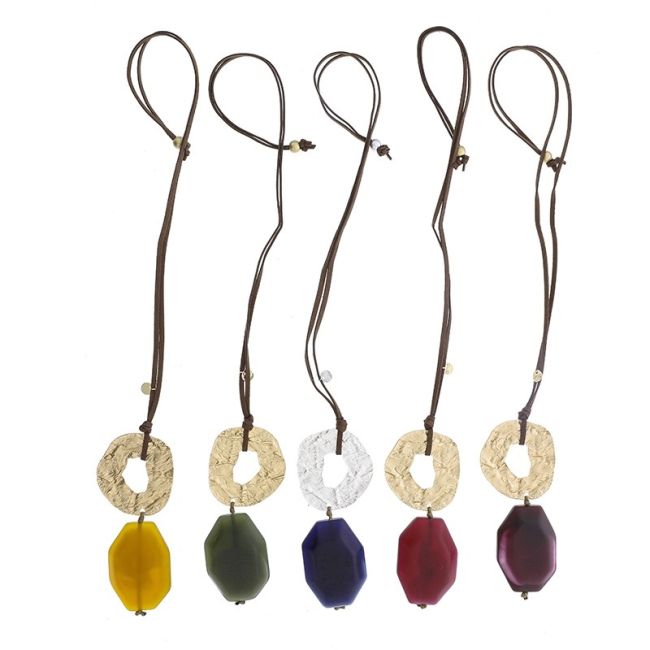 COLLAR LARGO COLGANTE METAL RESINA