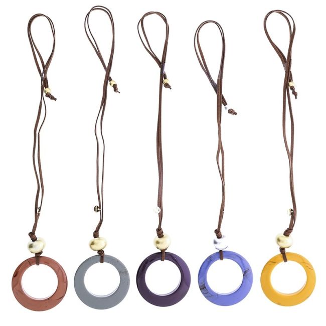 LONG RESIN PENDANT NECKLACE