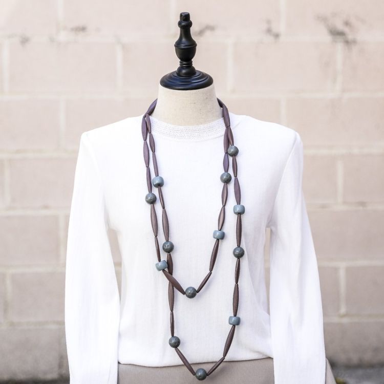 COLLAR LARGO DOBLE CUENTAS RESINA 2
