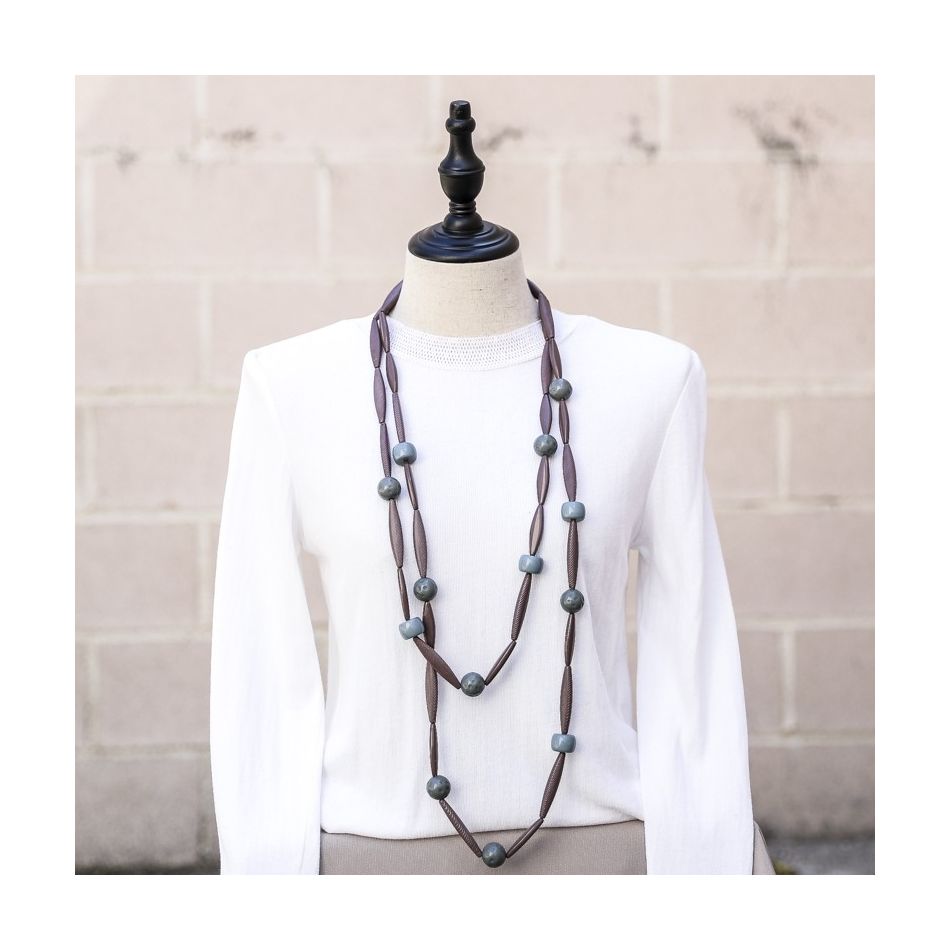 COLLAR LARGO DOBLE CUENTAS RESINA