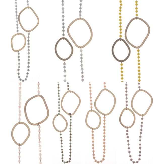 LONG NECKLACE WITH FACETED CRYSTALS WITH METAL RINGS