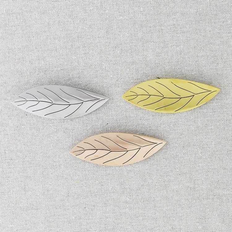 STEEL LEAF BROOCH 2