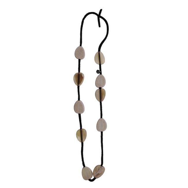 LONG NECKLACE WITH RESIN BEADS