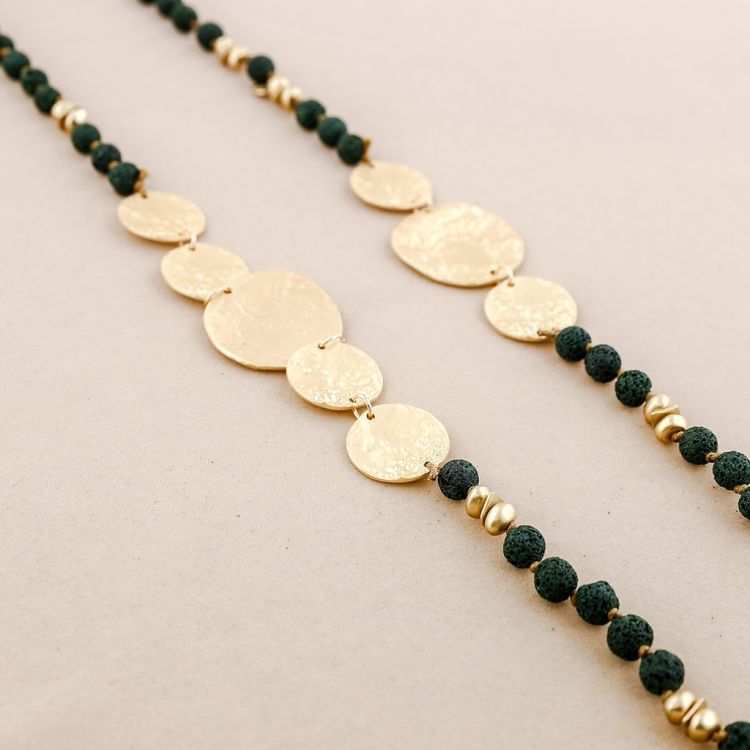COLLAR LARGO CUENTAS LAVAS MEDALLAS METAL