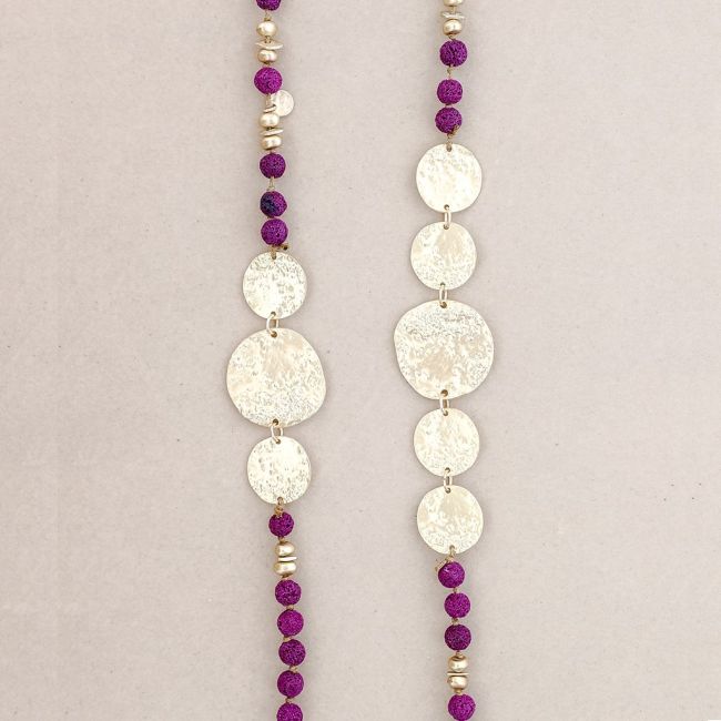 COLLAR LARGO CUENTAS LAVAS MEDALLAS METAL