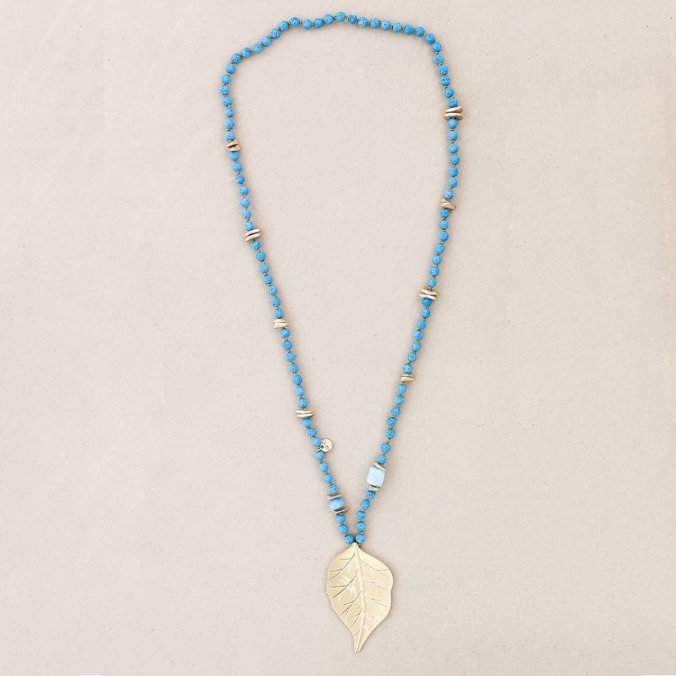 COLLAR LARGO CUENTAS LAVAS COLGANTE HOJAS METAL
