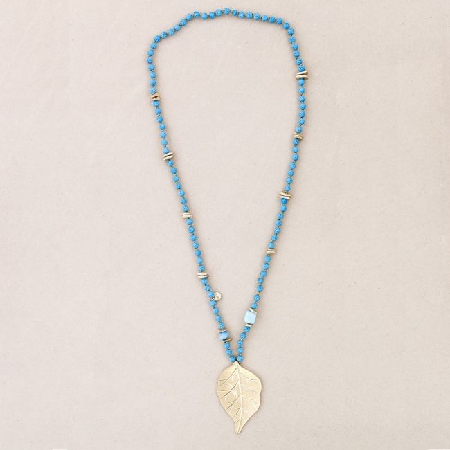 COLLAR LARGO CUENTAS LAVAS COLGANTE HOJAS METAL