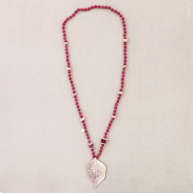 COLLAR LARGO CUENTAS LAVAS COLGANTE HOJAS METAL