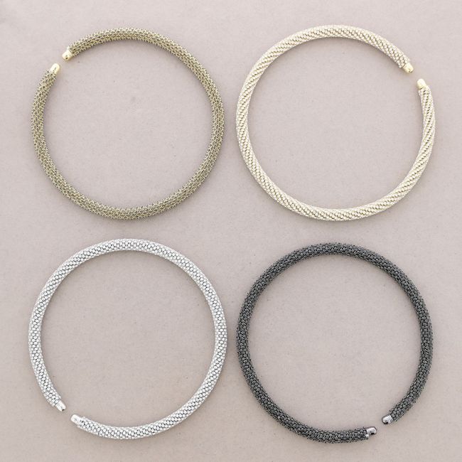 CRYSTAL STRIPS SHORT NECKLACE