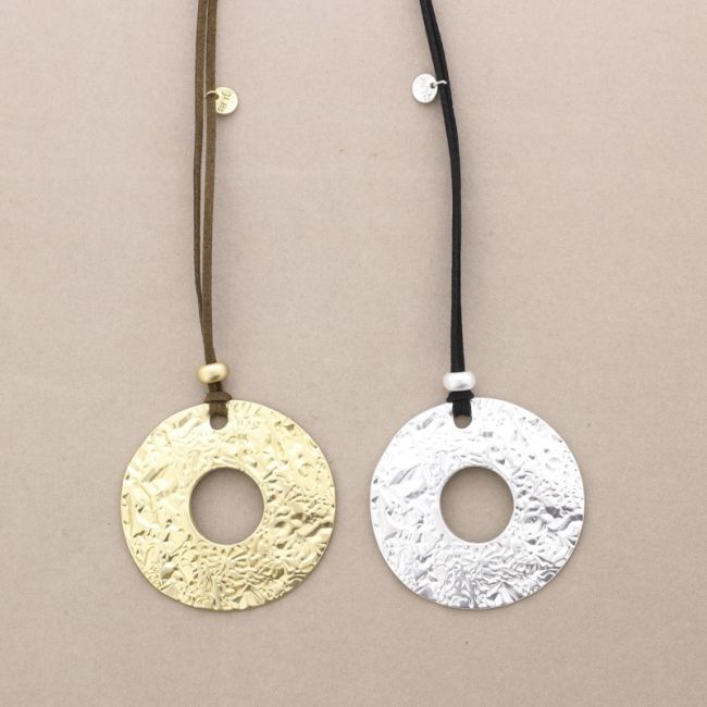 LONG METAL PENDANT NECKLACE