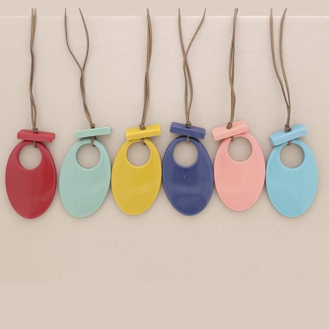 LONG RESIN PENDANT NECKLACE