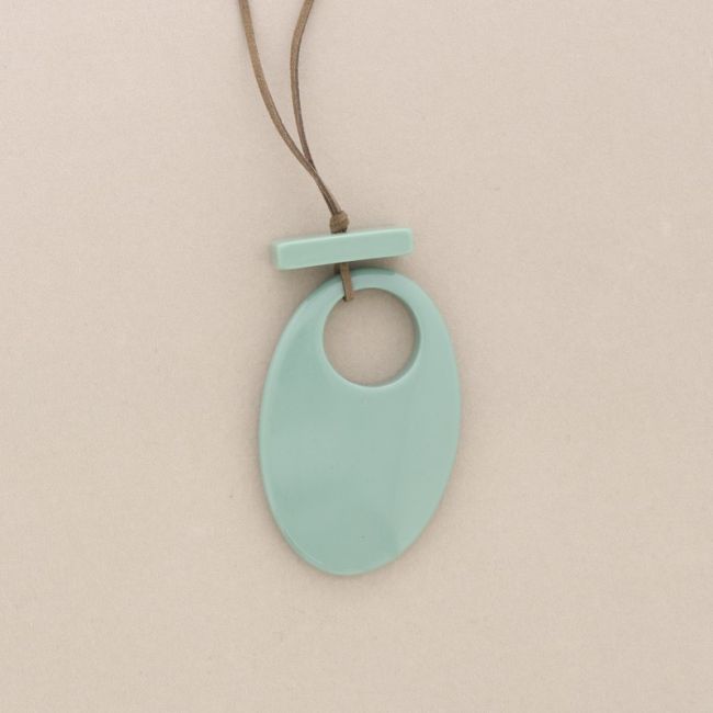 COLLAR LARGO COLGANTE RESINA