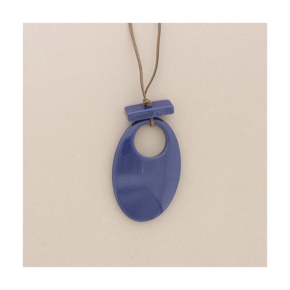 LONG RESIN PENDANT NECKLACE