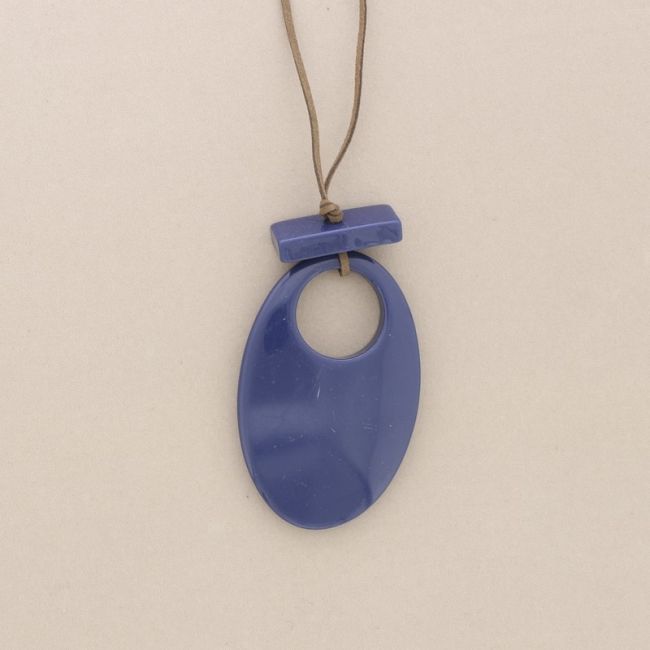 LONG RESIN PENDANT NECKLACE