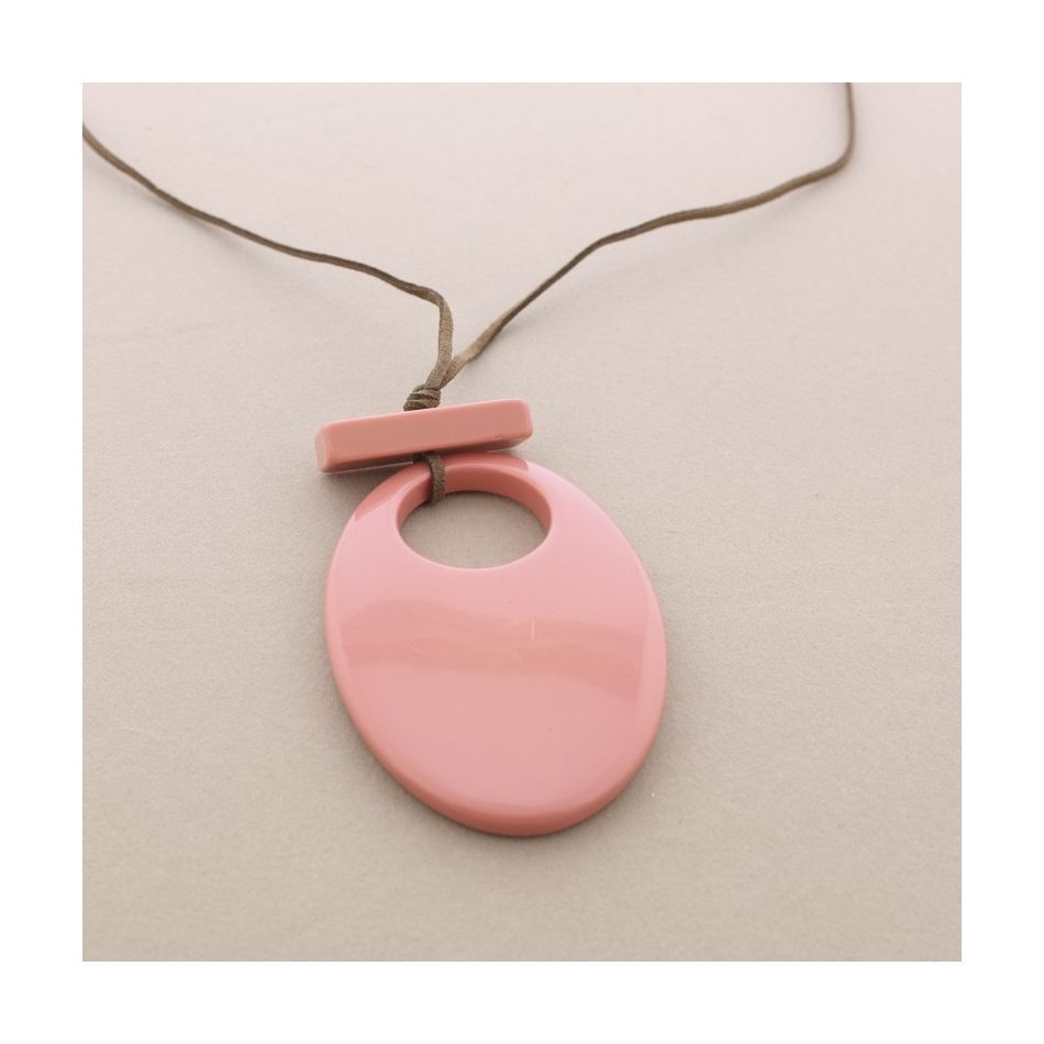 LONG RESIN PENDANT NECKLACE