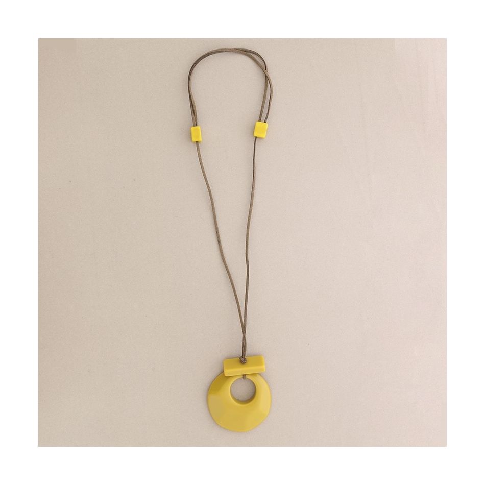 LONG RESIN PENDANT NECKLACE