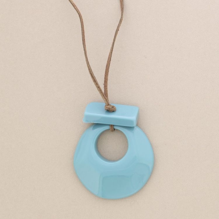 LONG RESIN PENDANT NECKLACE 2