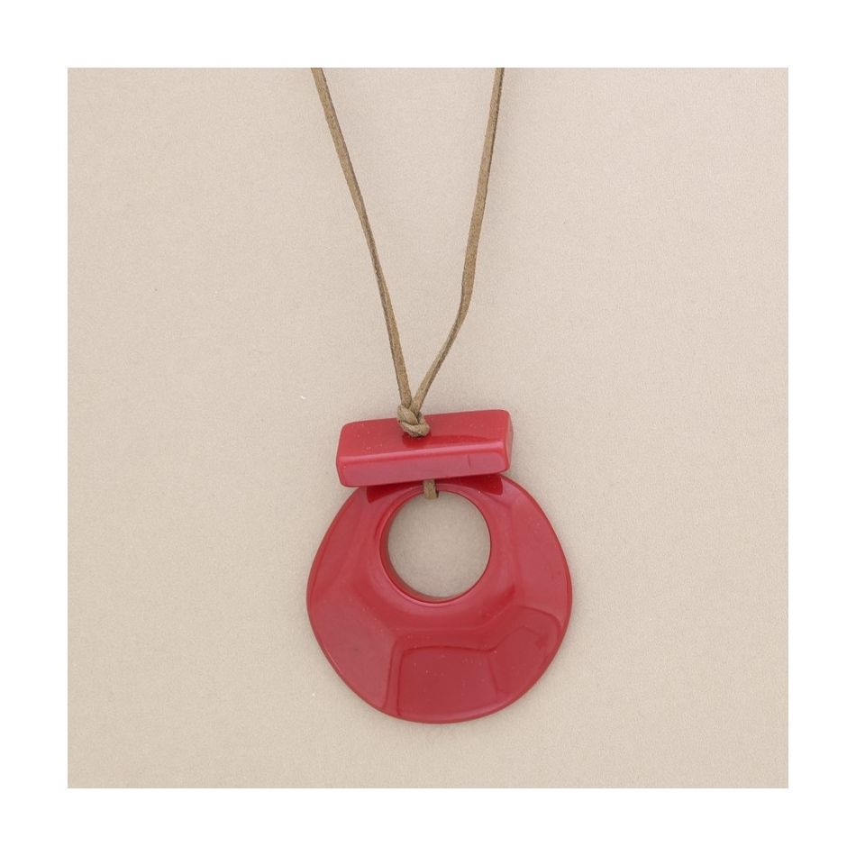 LONG RESIN PENDANT NECKLACE