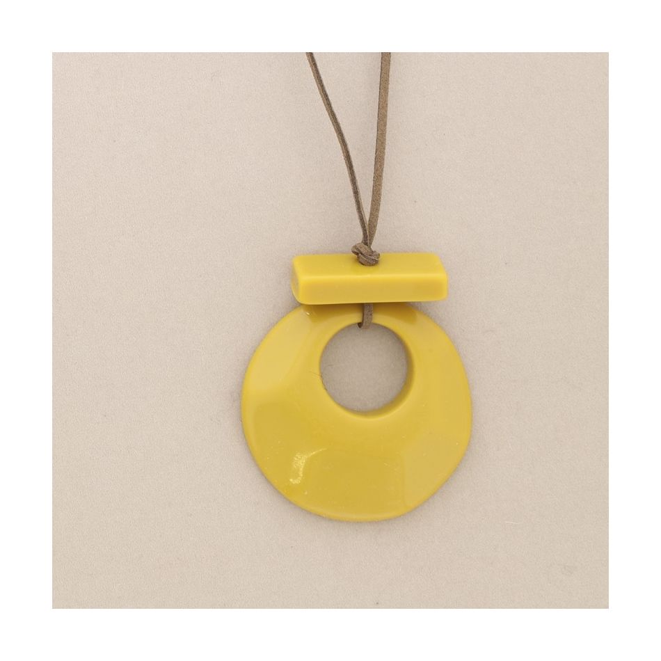 LONG RESIN PENDANT NECKLACE