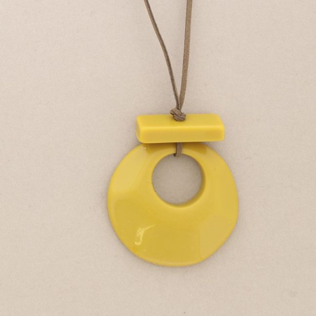 LONG RESIN PENDANT NECKLACE