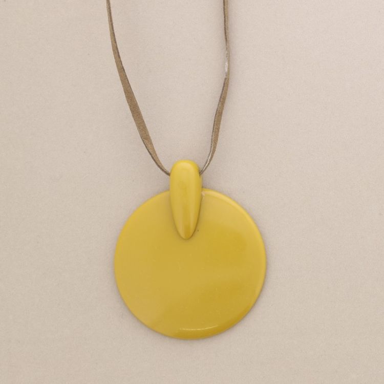 COLLAR LARGO COLGANTE RESINA