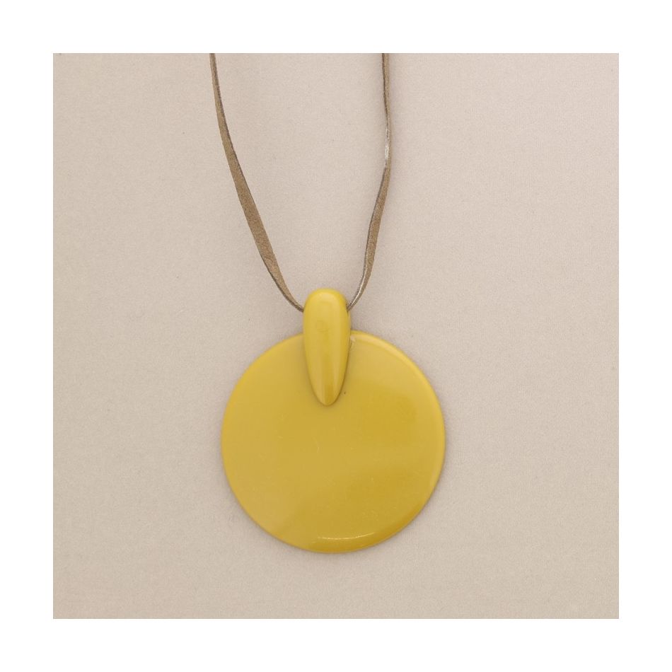 LONG RESIN PENDANT NECKLACE
