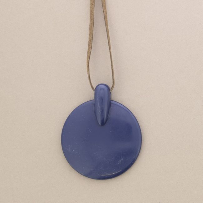 COLLAR LARGO COLGANTE RESINA
