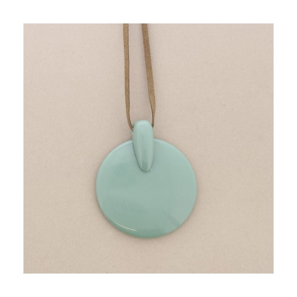 LONG RESIN PENDANT NECKLACE