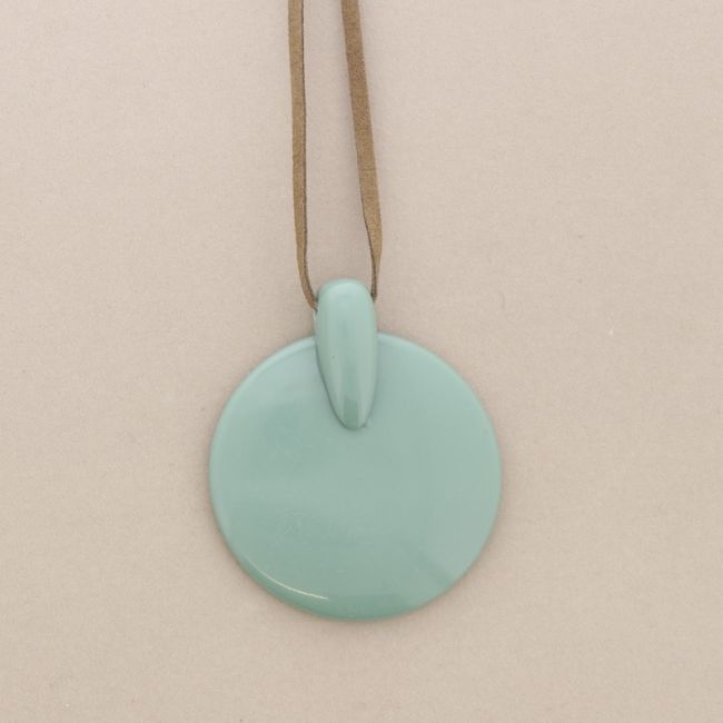 LONG RESIN PENDANT NECKLACE