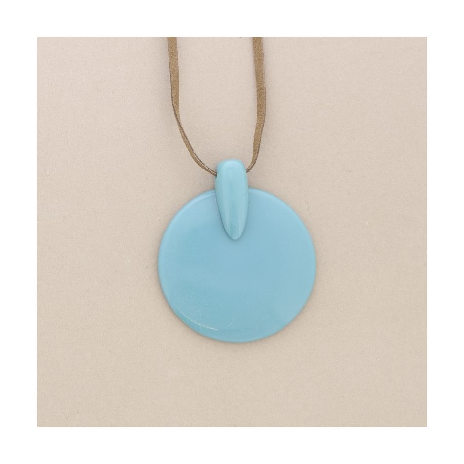 LONG RESIN PENDANT NECKLACE