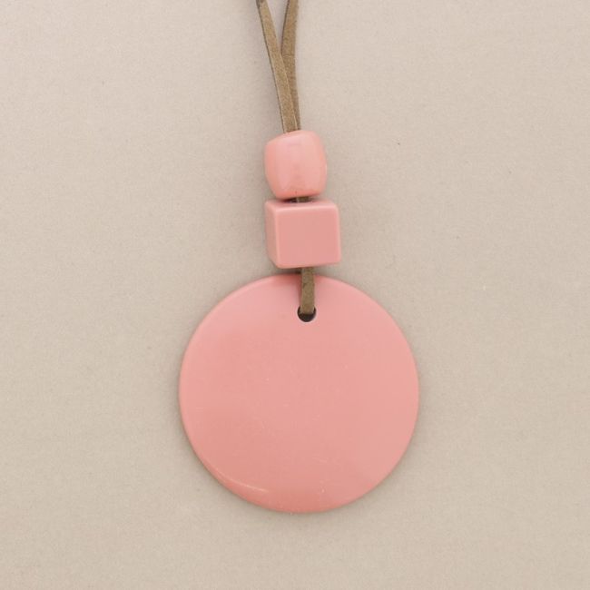 LONG NECKLACE RESIN PENDANTS